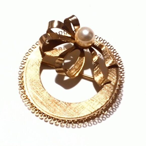 Vintage Bow Accented Cultured Pearl Circle Pin Brooch - Picture 5 of 6